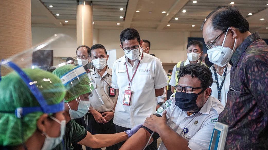 Headline Nasional | Menparekraf Ingin Petugas Bandara Sudah Divaksinasi Ketika Gerbang Internasional Dibuka