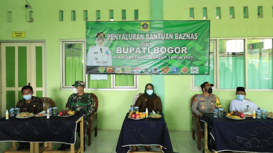 Headline Bogor | Kolaborasi Pemkab Bogor dan Baznas Salurkan Sembako Bagi Warga Kurang Mampu