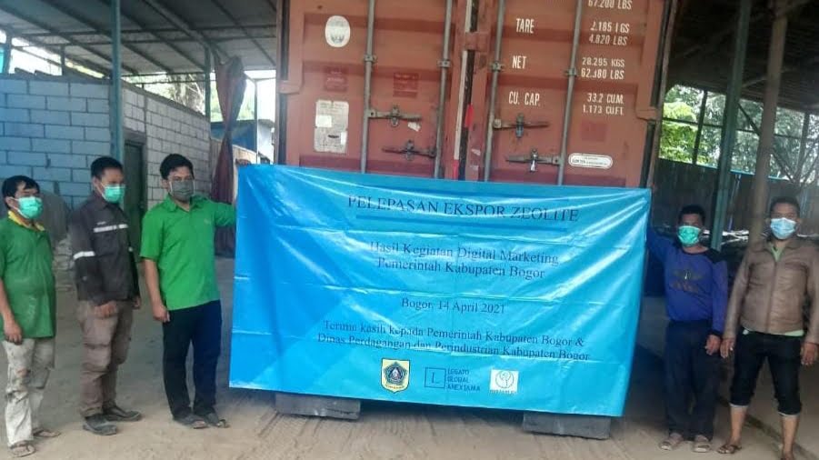 Headline Bogor | Kabupaten Bogor Ekspor 16 Kontainer Zeolite Alami Ke Bangladesh