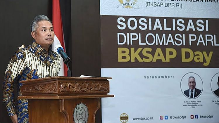 Headline Nasional | Wakil Ketua BKSAP DPR Sebut Junta Militer Tak Pantas Ikut KTT ASEAN