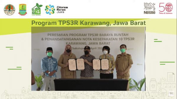 Nestle Indonesia dan Pemkab Karawang Tandatangani MoU Program Pengembangan 10 TPS3R