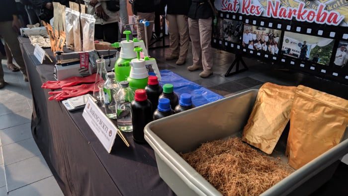 Headline Bogor | Polresta Bogor Kota Amankan Pengedar dan Peracik Tembakau Gorila