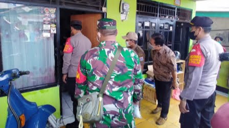 Headline Jakarta | Petugas Datangi Rumah Warga di Ciracas Untuk Melakukan Tes Covid-19