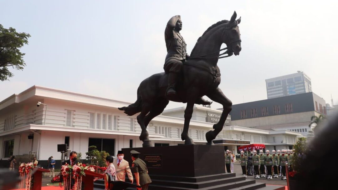 Headline Nasional | Patung Ir. Soekarno Menunggang Kuda di Kemenhan Diresmikan