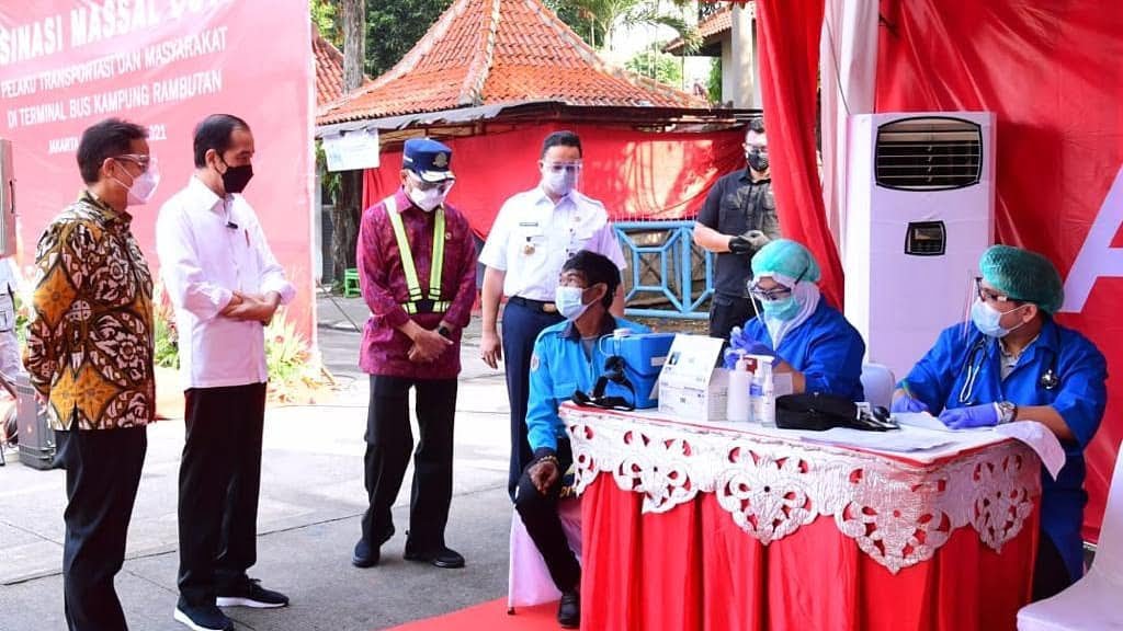 Headline Nasional | Presiden Tinjau Pelaksanaan Vaksinasi Massal Bagi Pelaku Transportasi