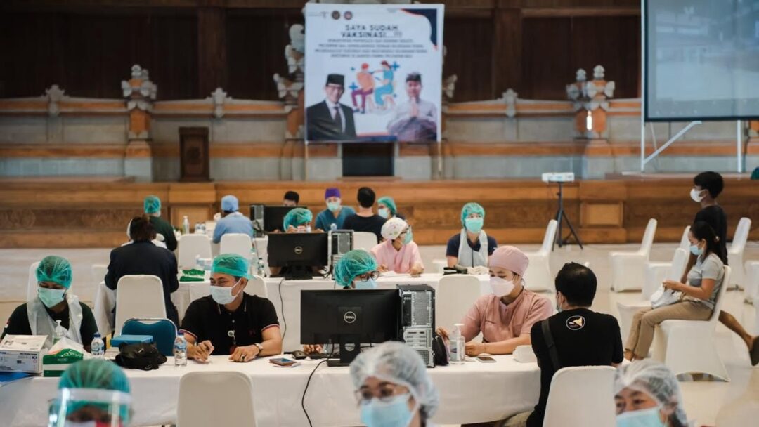 Headline Nasional | Menparekraf Sandiaga Uno Dorong Pelaku Ekraf Benoa Laksanakan Vaksinasi