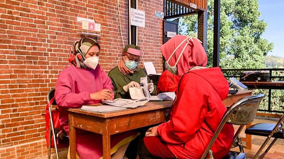 Headline Nasional | Sandiaga Uno Apresiasi Vaksinasi di Cicalengka Dreamland