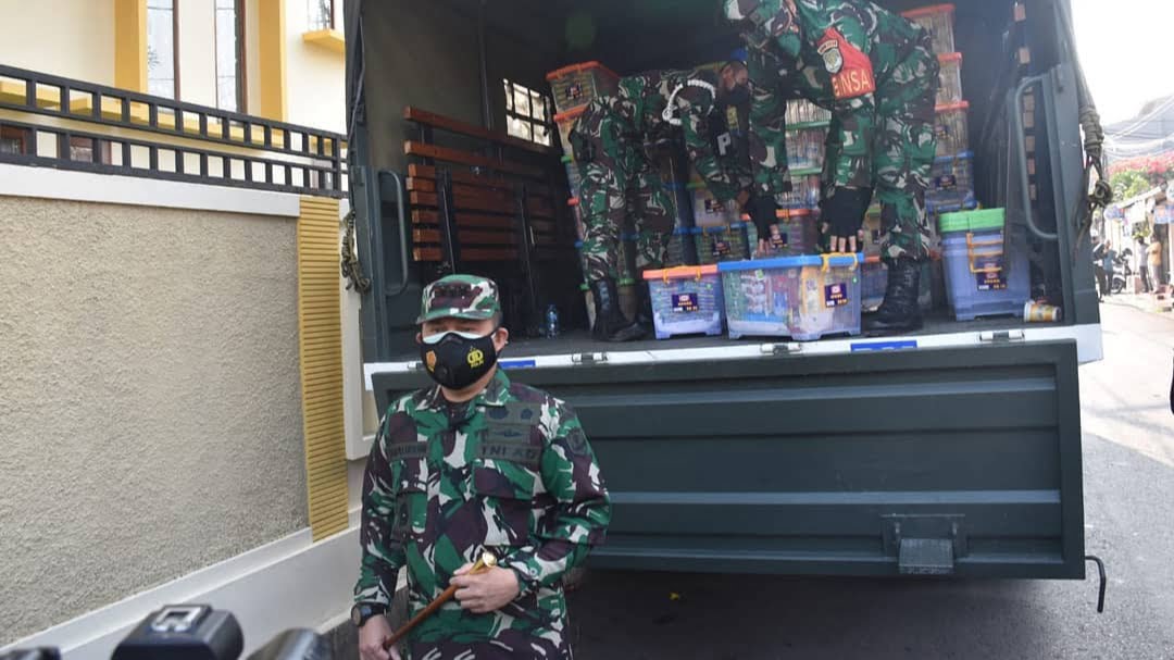 Headline Jakarta | Dandim 0504 Distribusikan Paket Sembako Dari Kasad Bagi Warga Isoman