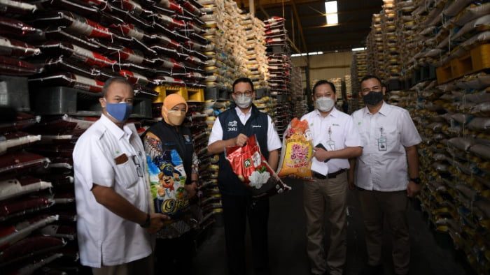 Headline Jakarta | Gubernur Anies Lepas Pendistribusian Beras Premium Bagi Warga Jakarta