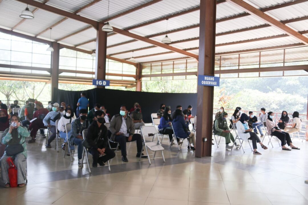 Headline Bogor | Pemkab Bogor Gelar Vaksinasi Massal Bagi Pelaku Usaha dan Masyarakat