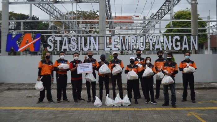 Headline Yogya | ACT Salurkan Paket Bantuan Pangan Bagi Porter Stasiun Lempuyangan