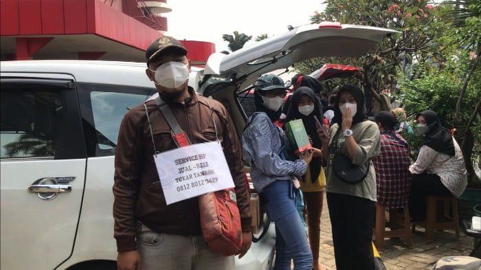 Headline Bogor | Pedagang dan Tukang Service HP Mall Jambu Dua Gelar Lapak di Area Parkir