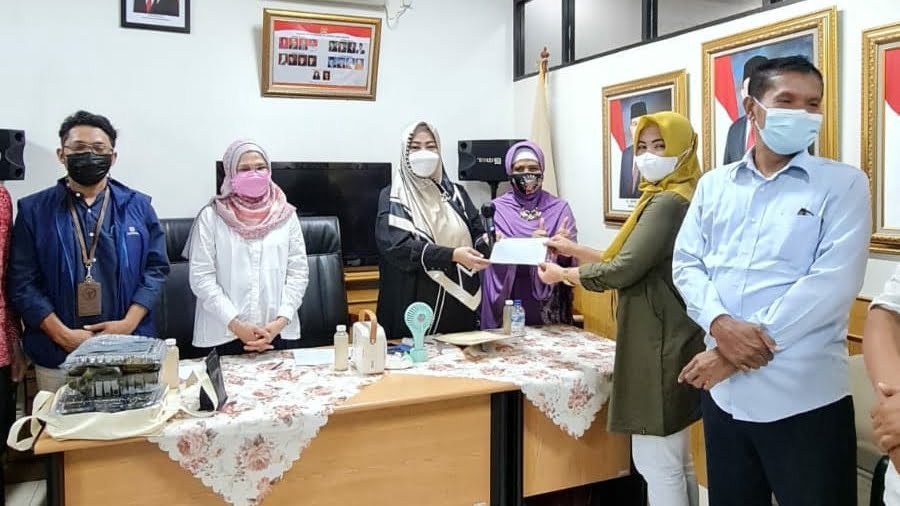 Headline Jakarta | Fahira Idris Berikan Bantuan Stimulan Dana Usaha Bagi UMKM DKI Jakarta