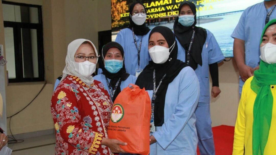 Headline Jakarta | DWP Provinsi DKI Jakarta Salurkan Bantuan Sosial Bagi Nakes dan Relawan