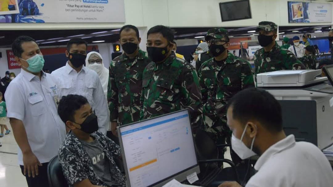 Headline Tanggerang | Kasdam Jaya Apresiasi Peserta Vaksinasi Massal di Bandara Soetta