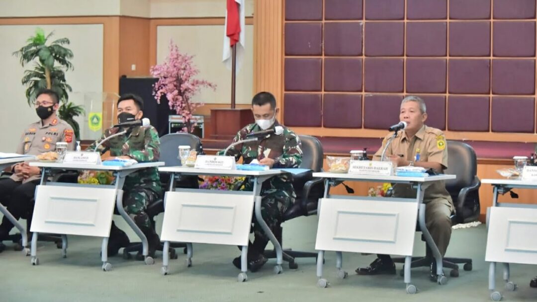 Headline Bogor | Jangkau Vaksinasi Hingga Tingkat RT dan RW, TNI Tambah Bantuan Nakes