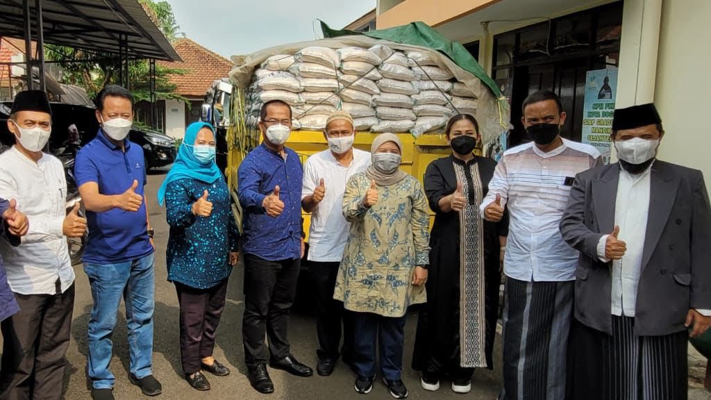 Headline Bogor | Diah Pitaloka Bagikan 1.000  Paket Beras Bagi Warga Kota Bogor
