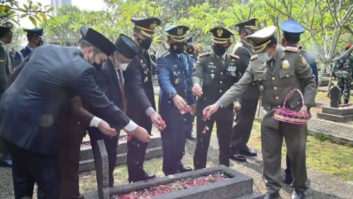Headline Bogor | Danrem 061 Pimpin Ziarah Nasional dan Tabur Bunga Dalam Rangka HUT TNI