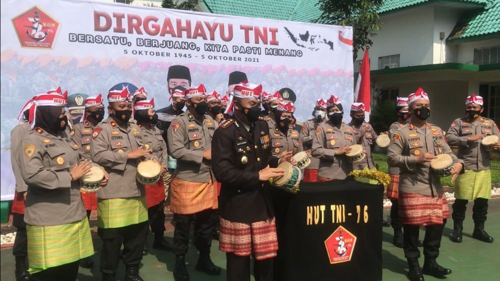 Headline Bogor | Polresta Bogor Meriahkan HUT Ke-76 TNI Dengan Menampilkan Marawis