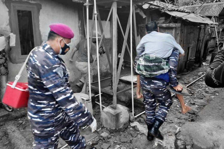 Headline Bogor | Bupati Bogor Apresiasi Nakes TNI Percepat Vaksinasi Warga