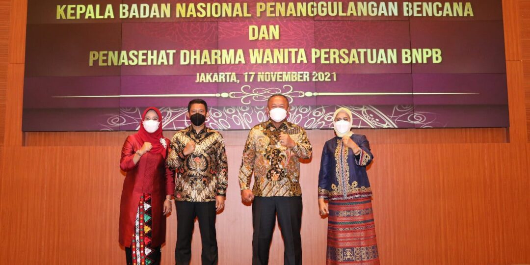 Headline Nasional | Letjen TNI Ganip Warsito Serahkan Tongkat Komando Kepada Mayjen TNI Suharyanto