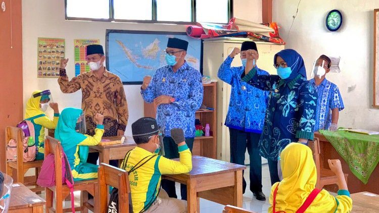 Headline Bogor | Kartu Bodas Wujud Karsa Bogor Cerdas  Untuk Tingkatkan Kualitas Mutu Pendidikan