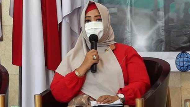 Fahira Idris Ajak Masyarakat Selektif Berkegiatan dan Tunda Perjalanan Ke Luar Negeri