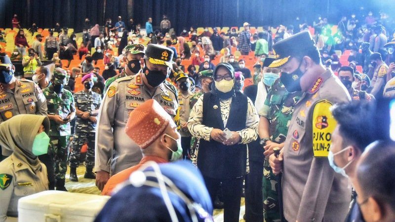 Headline Bogor | Bupati Bogor Bersama Kapolri dan Kasum TNI Tinjau Kegiatan Vaksninasi Bhakti AKABRI