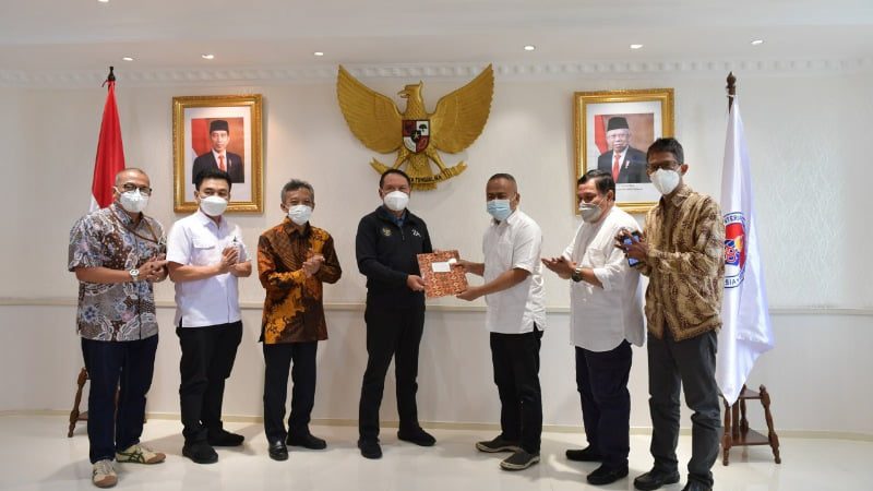 Headline Nasional | Ketua PWI Pusat Serahkan Draf MoU Sosialisasi Desain Besar Olahraga Nasional