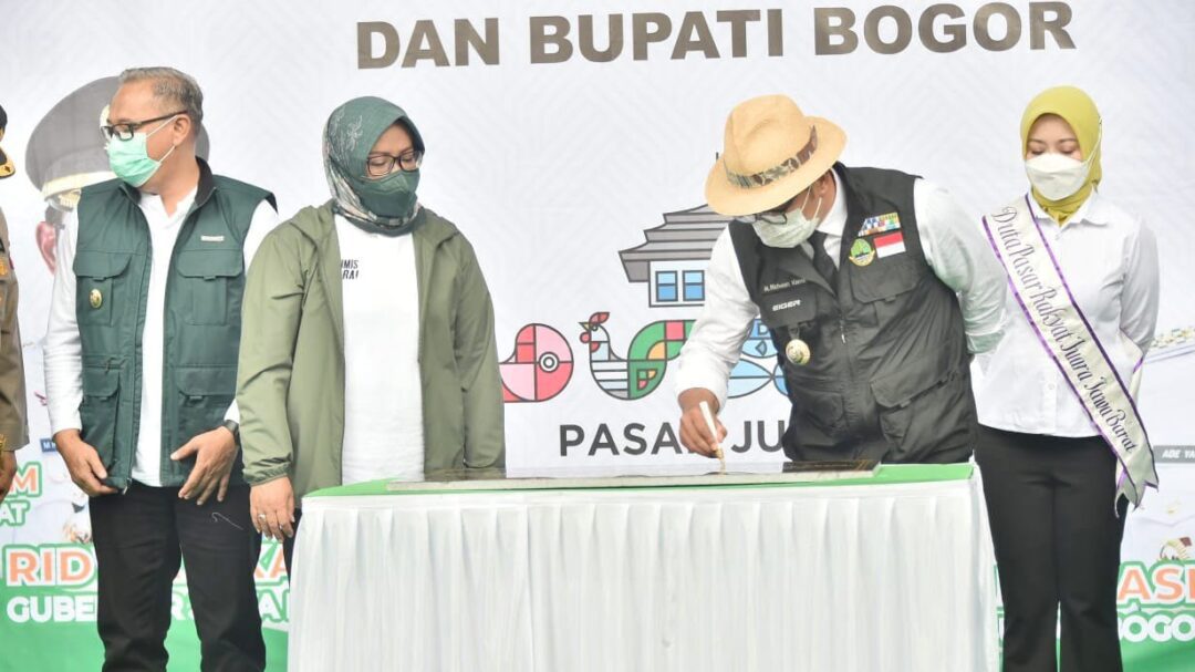 Bupati Bogor Bersama Gubernur Jawa Barat Resmikan Pasar Cisarua