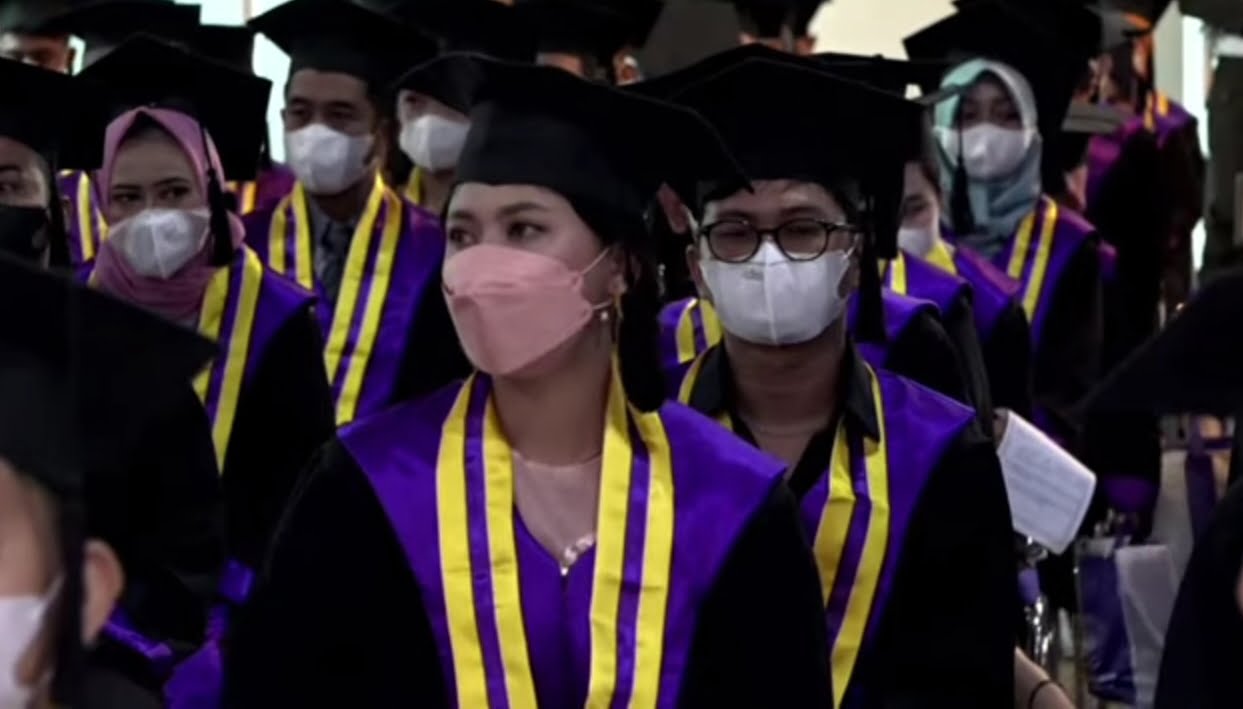 Unpak Mewisuda 727 Mahasiswa, Ini Harapan Rektor