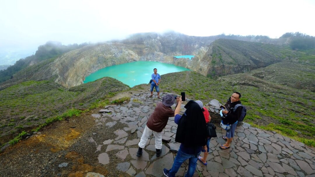 Tim JKW PWI Nikmati Indahnya Panorama Danau Kelimutu