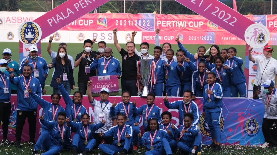 Tim Sepak Bola Putri Papua Juara Piala Pertiwi 2021/2022