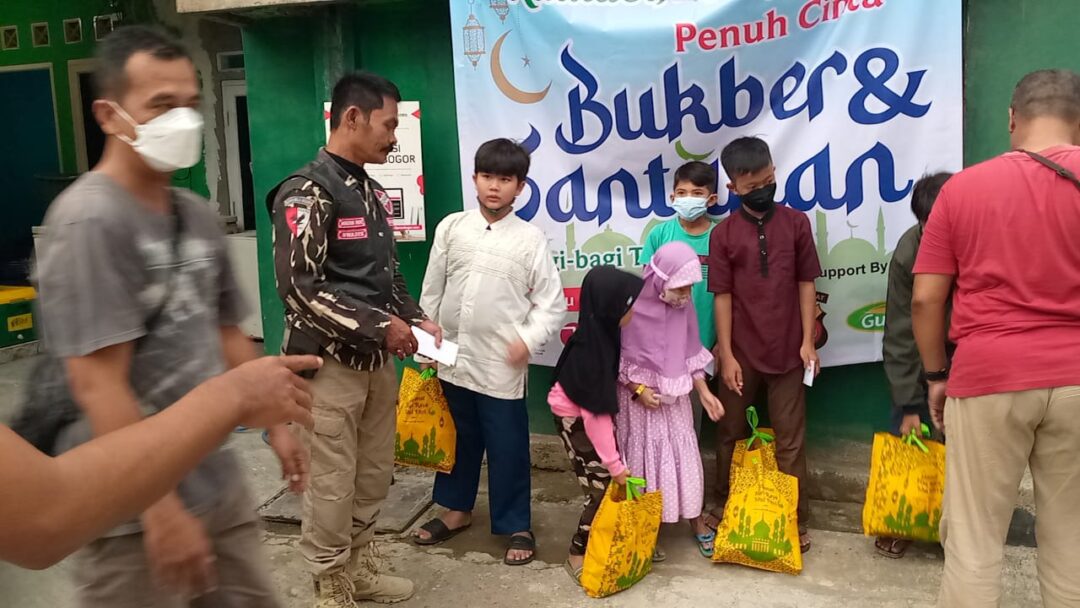 Penuh Keceriaan, Puluhan Yatim dan Dhuafa Disantuni Awak Media dan Bikers