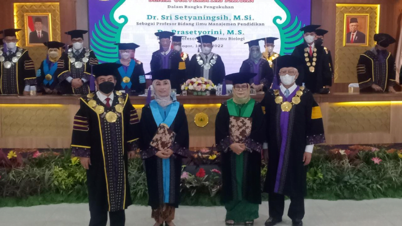 Unpak Kukuhkan Guru Besar Bidang Ilmu Manajemen Pendidikan dan Bidang Ilmu Biologi