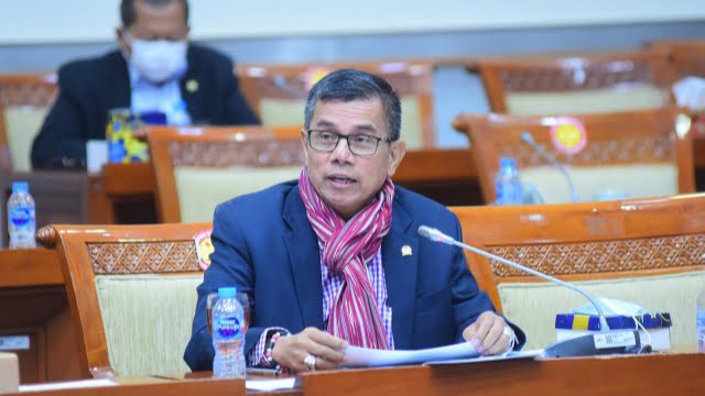 Hinca Panjaitan Minta KemenkumHAM Perjelas Pengaturan Hukum Pidana LGBT