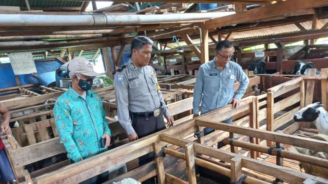 Jelang Idul Adha, Kelurahan Kayumanis Sosialisasikan Kesehatan Ternak