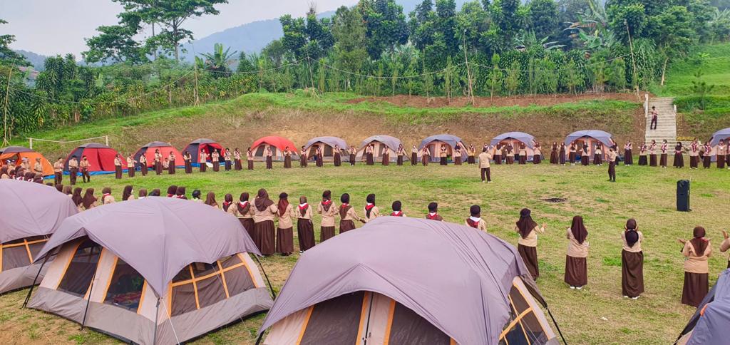 180 Siswa Gugus Depan SMK Kesehatan Dr. Moestopo Mengikuti Kegiatan Kemah