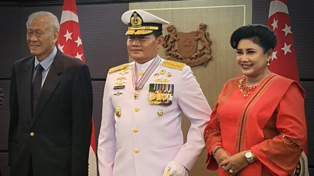 Kasal Laksamana Yudo Margono Terima Penghargaan Dari Pemerintah Singapura
