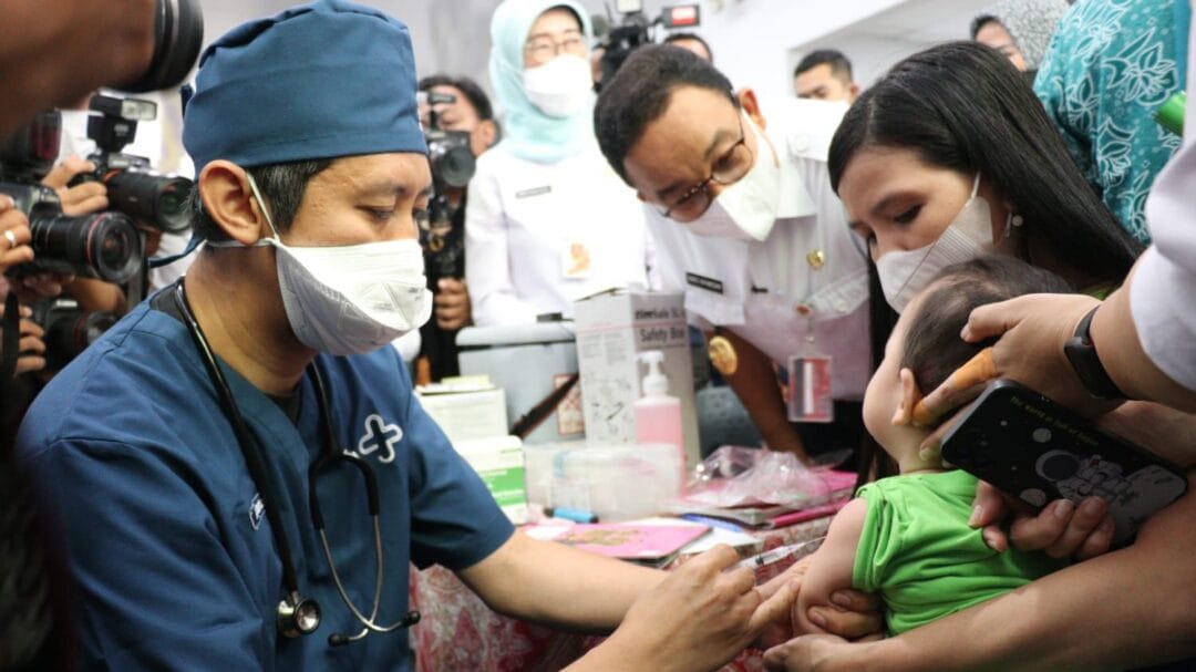 Canangkan BIAN, Anies Ajak Orang Tua Lengkapi Imunisasi Anak