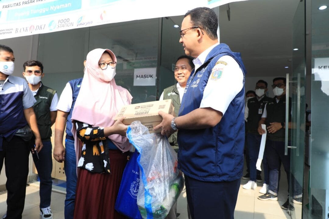 Tinjau Penyaluran Pangan Murah, Anies Berharap Dapat Ringankan Beban Masyarakat