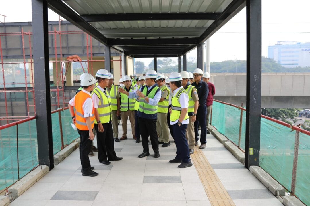 Anies Tinjau Skywalk Lebak Mulus dan Kebayoran Lama