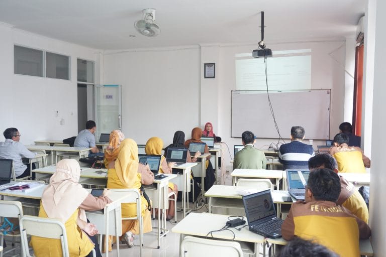 Untuk Tembus Publikasi Internasional, FISIPKOM Unida Selenggarakan One Day Writing