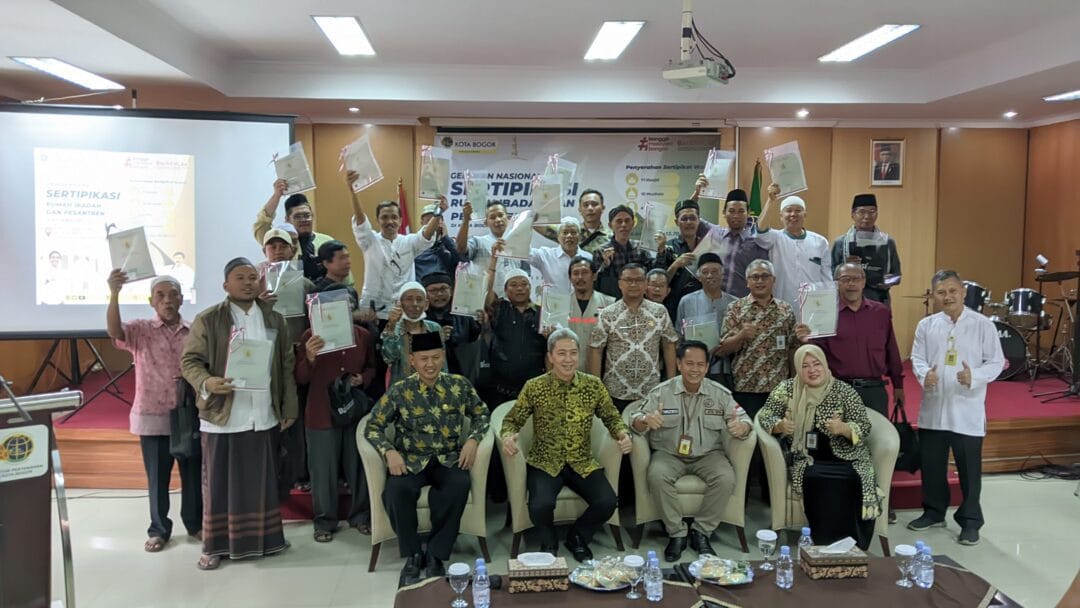 Wakil Wali Kota Bogor Serahkan 24 Sertifikat Wafat Tempat Ibadah