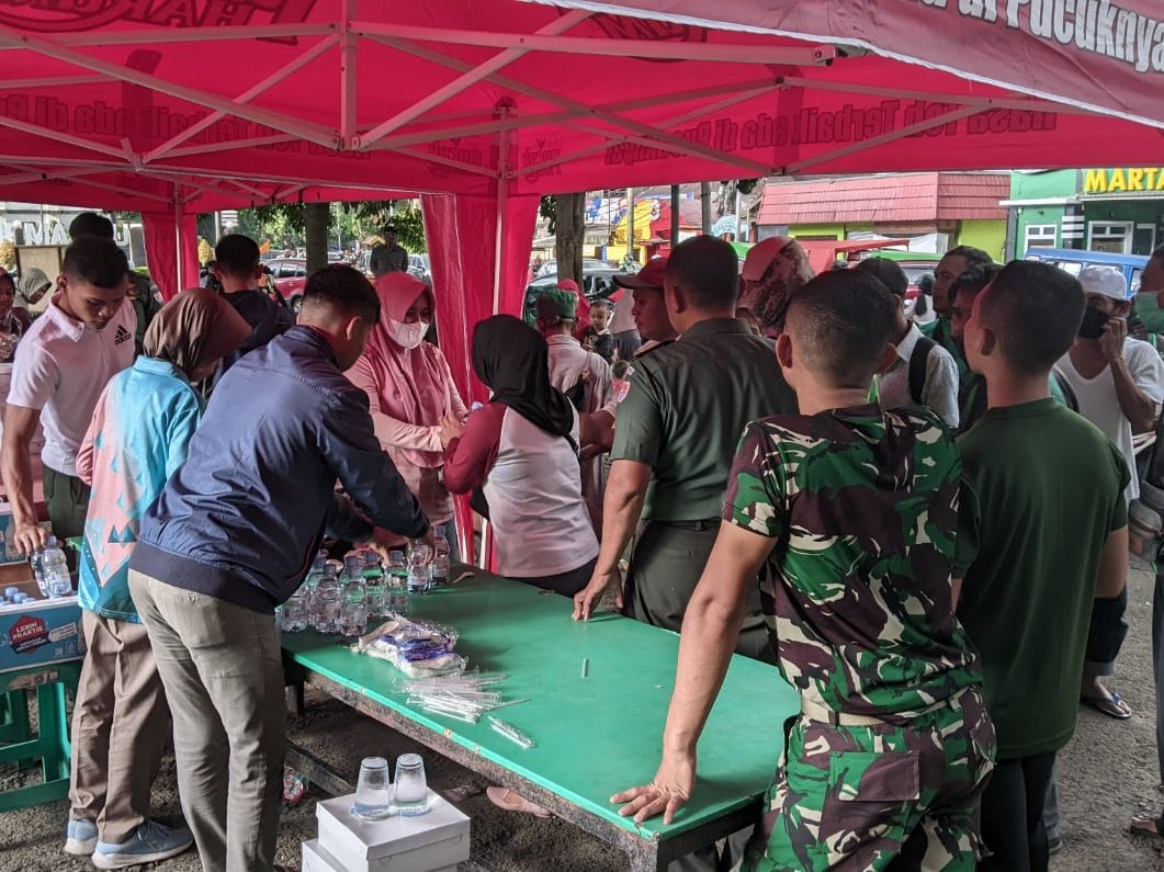 Hari Ke 14 Ramadhan, Pusdikzi Bagikan 200 Takjil dan Makanan Buka Puasa