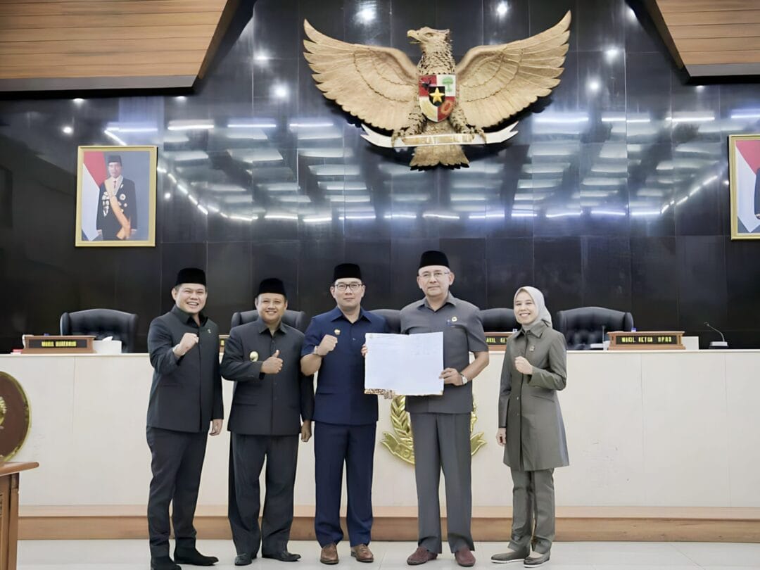DPRD Jabar Umumkan Usulan Pemberhentian Ridwan Kamil dan UU Ruzhanul Ulum