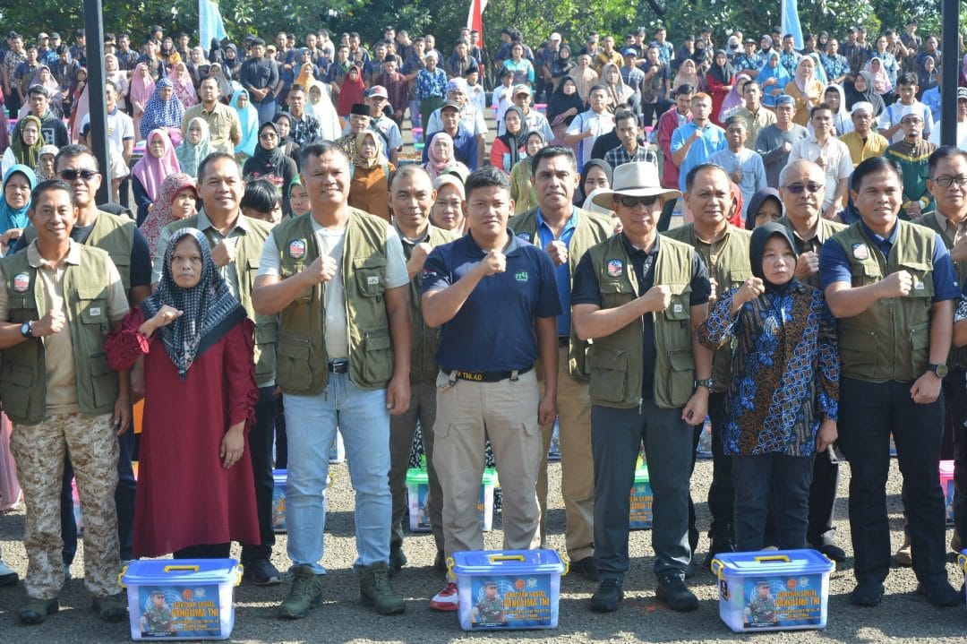 Panglima TNI Bagikan Ratusan Paket Sembako dan Tanam Pohon di PMPP TNI