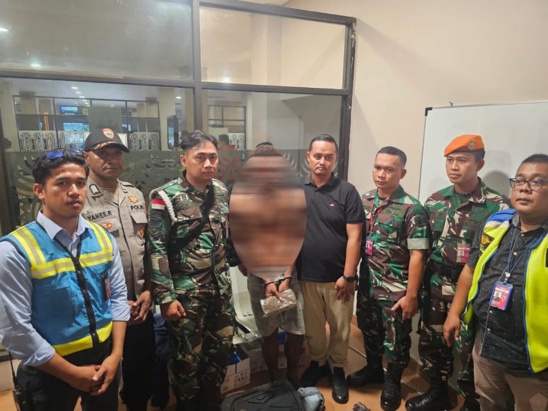 Personel TNI AU Lanud Silas Papare Gagalkan Penyelundupan 17 Paket Ganja