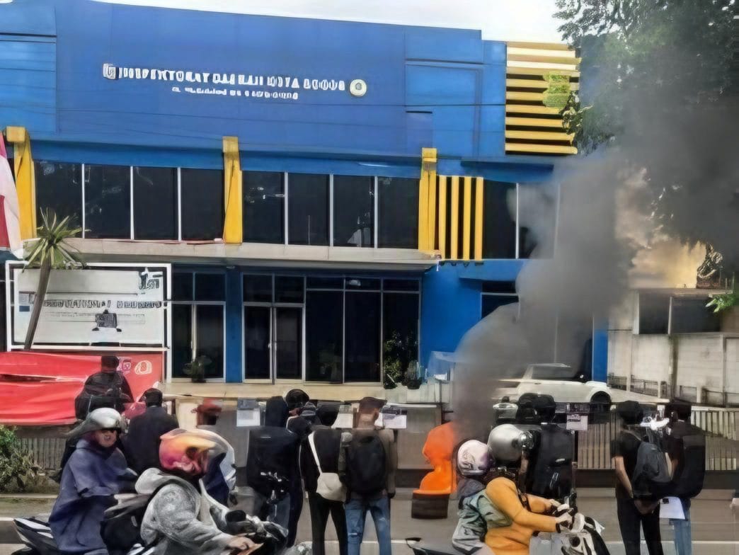 Gelar Aksi di Kantor Inspektorat, AMBB Soroti Dugaan KKN di Kota Bogor