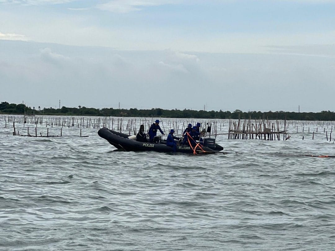 154 Personel Polair Polda Metro Jaya dan Polda Banten Bongkar Pagar Laut di Tangerang